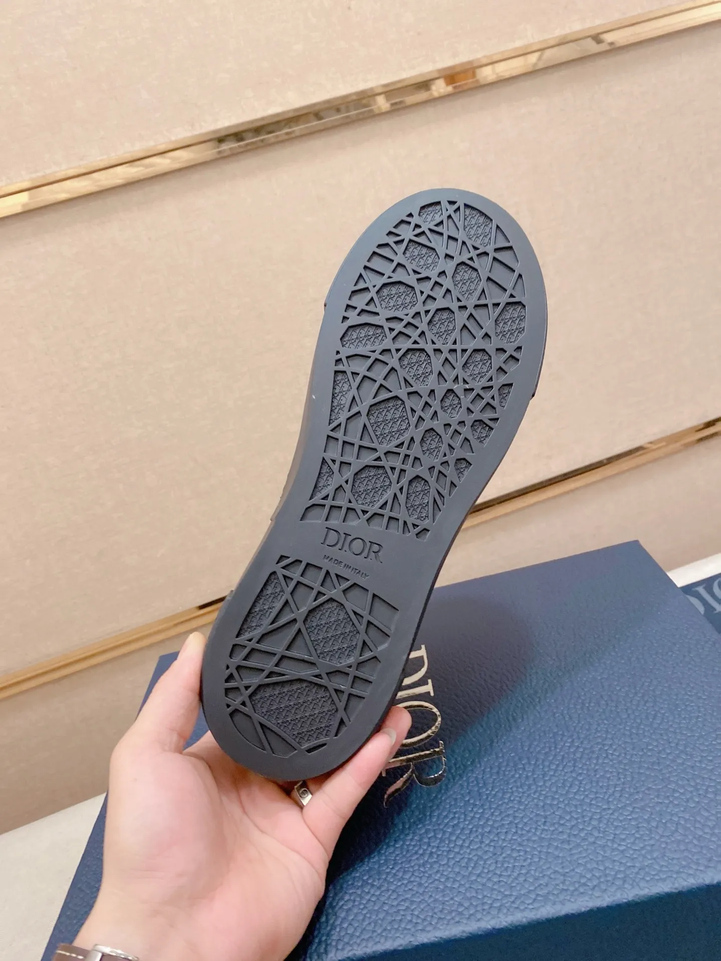 Factory price: 300 Men's shoes 💰[Dior·Dior] Top 🔍Couple style 💏🔍New casual sports style couple shoes, new four-season design, perfect workmanship, lace-up lazy style to create cabinet quality, upper: imported first-layer cowhide, sheepskin lining is soft and comfortable, ultra-light TPU wear-resistant outsole, simple, versatile fashion men's shoes, excellent color code number 35--44